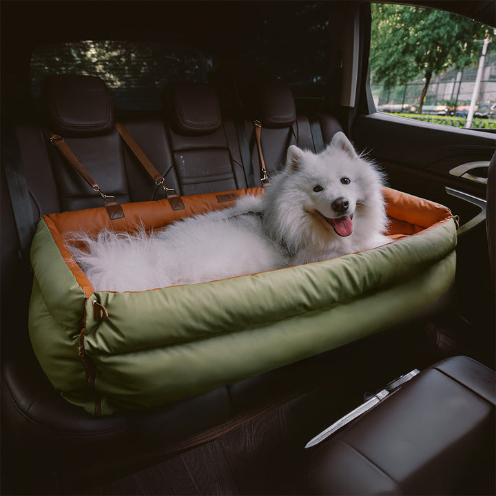 Stilvolles Hundebett Auto, pflegeleichtes Kunstleder, passend für jedes Fahrzeug.