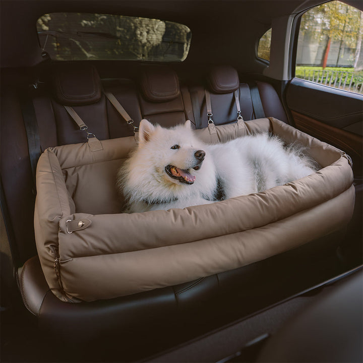 Sicherer Hundeautositz aus Kunstleder, speziell für den Transport im PKW entwickelt.