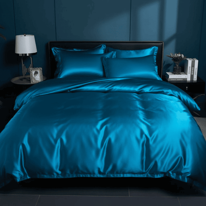 Luxuriöses Seidenoptik Bettset in elegantem Design für höchsten Schlafkomfort im Schlafzimmer.