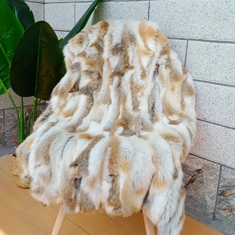Premium Kunstfell, luxuriös weich wie echtes Kaninchenfell. Das perfekte flauschige Dekofell für Ihr Zuhause.