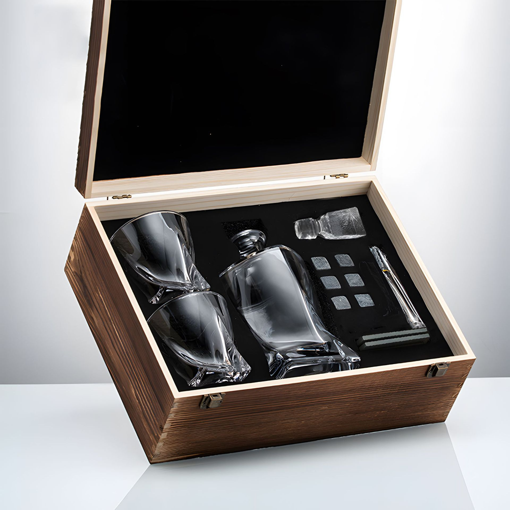 Komplettes Whiskey-Set als Luxusgeschenk: Kristallkaraffe, 2 Whiskeygläser, Granitkühlsteine. Ideal für Spirituosen.
