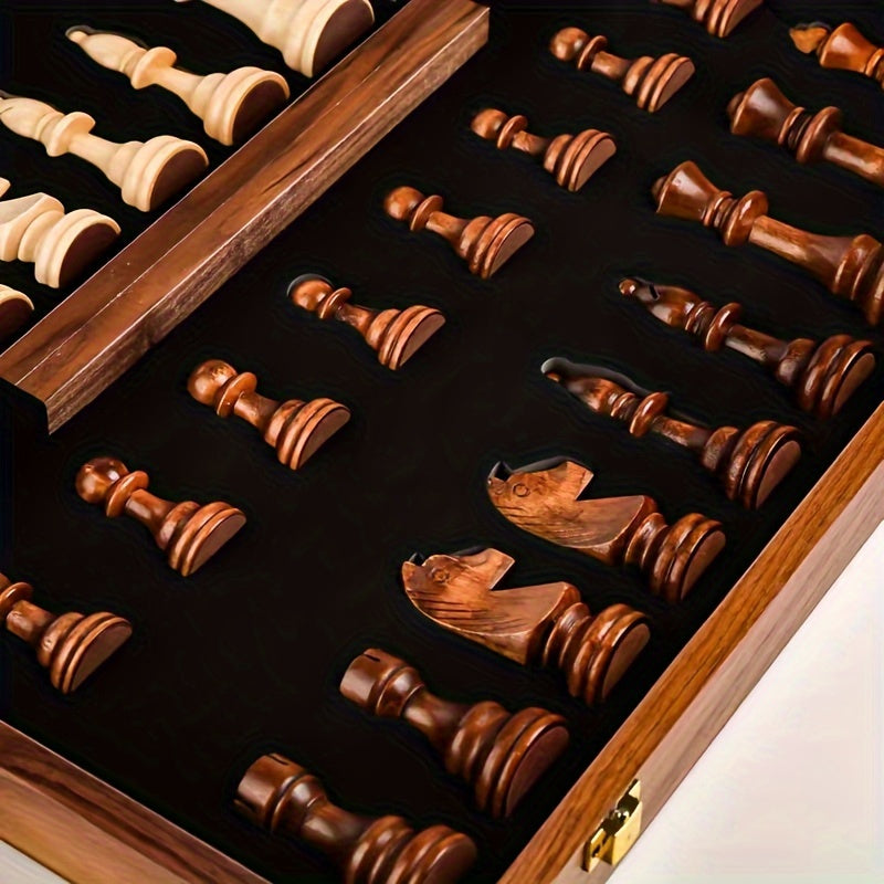 Das luxuriöse Massivholz Schachspiel GrandRook als stilvolles Wohnaccessoire und exklusive Geschenkidee.