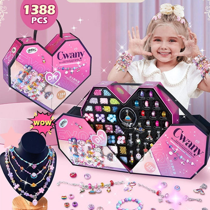Mädchen basteln gemeinsam farbenfrohe Charm Armbänder mit diesem DIY Kreativset.