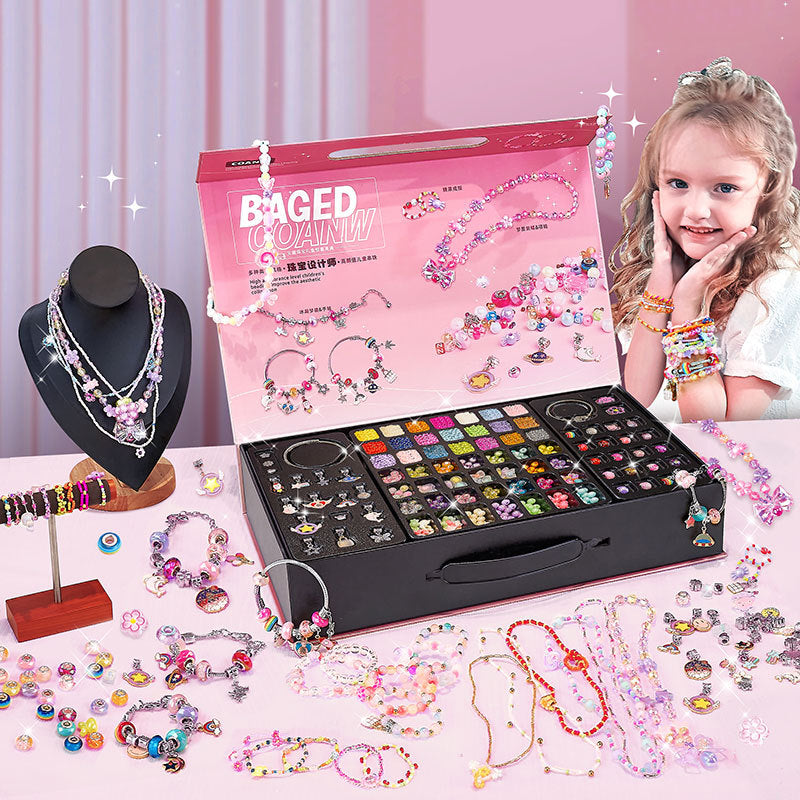 Ansicht des umfangreichen Mädchen Schmuck Bastelsets, bereit für kreative Stunden.