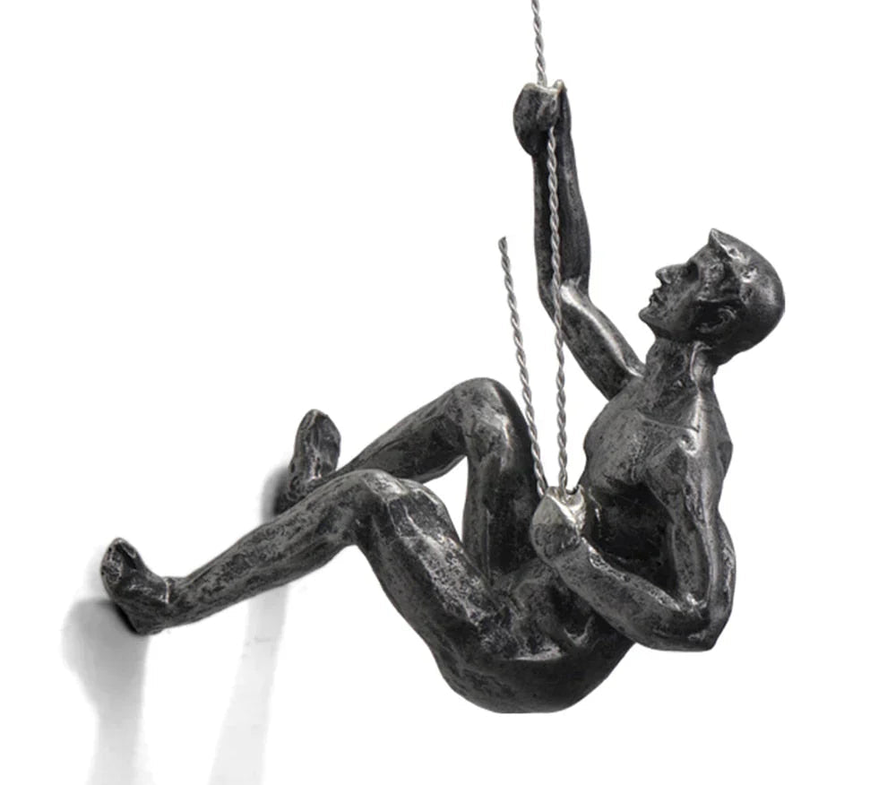 Inspirierende Kletterer Wandfigur aus Harz; motivierende Wandskulptur für Heimtextilien.