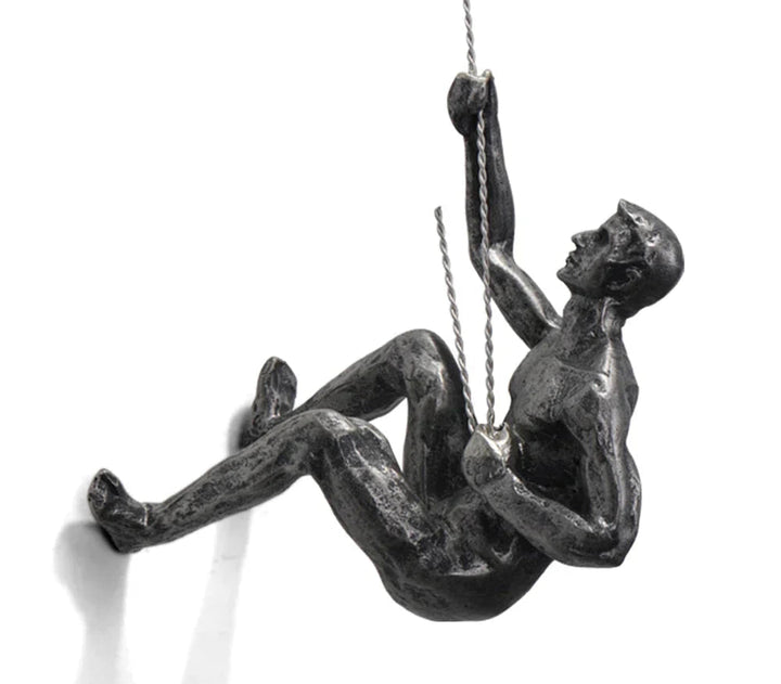 Inspirierende Kletterer Wandfigur aus Harz; motivierende Wandskulptur für Heimtextilien.