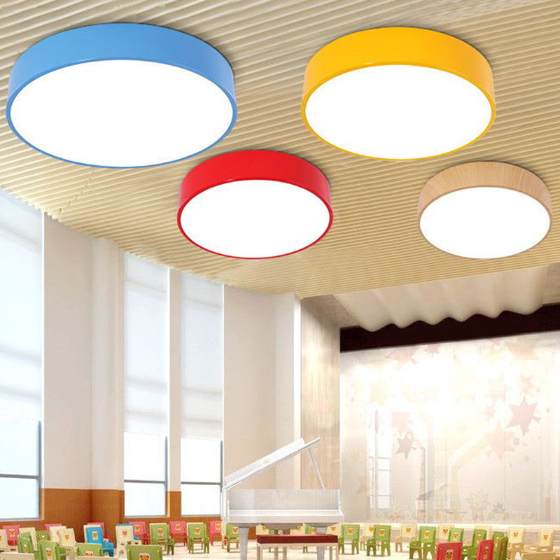 Bunte LED Kinderzimmer Deckenleuchte mit Farbwechsel, dimmbar, Acryl, schafft zauberhafte Beleuchtung.