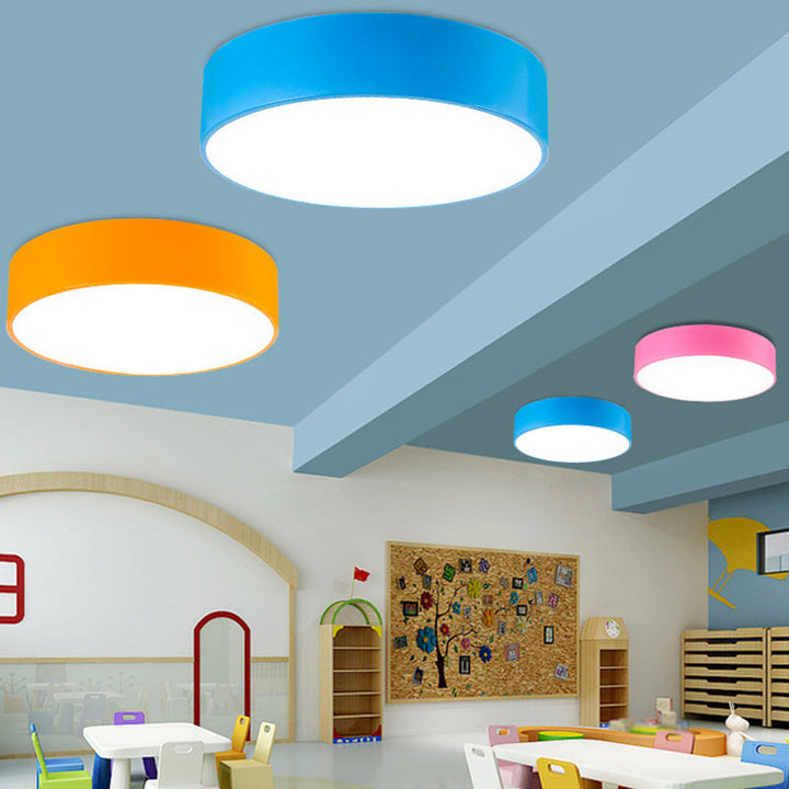 Moderne dimmbare LED Kinderlampe für die Decke, bunt, mit Fernbedienung, ideal für jedes Kinderzimmer.