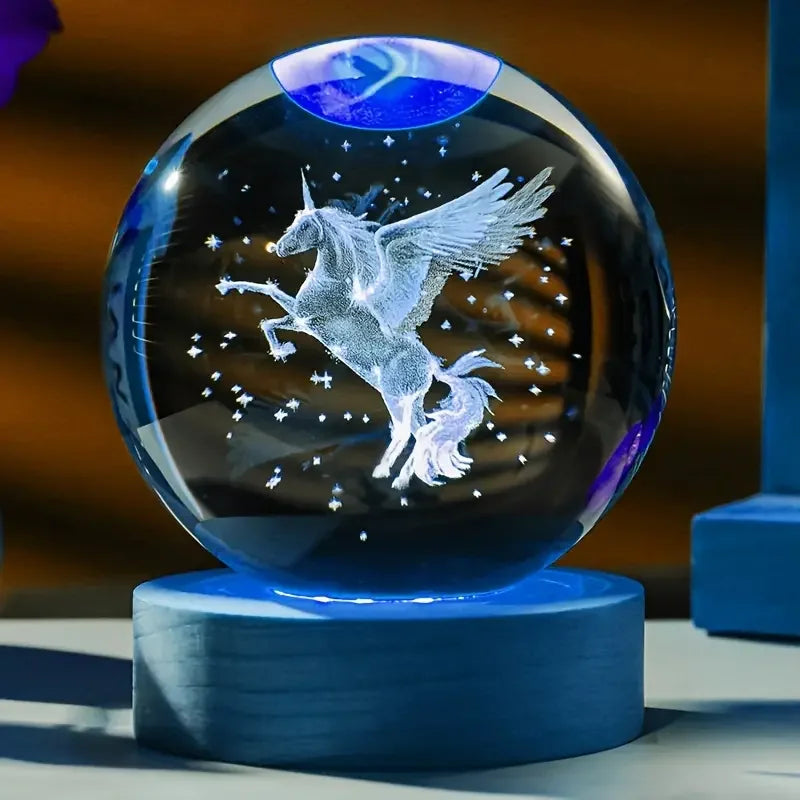 Bezauberndes Einhorn Nachtlicht: LED Kristallkugel mit Farbwechsel und 3D-Gravur. Ideal als Dekoration für jedes Zimmer.