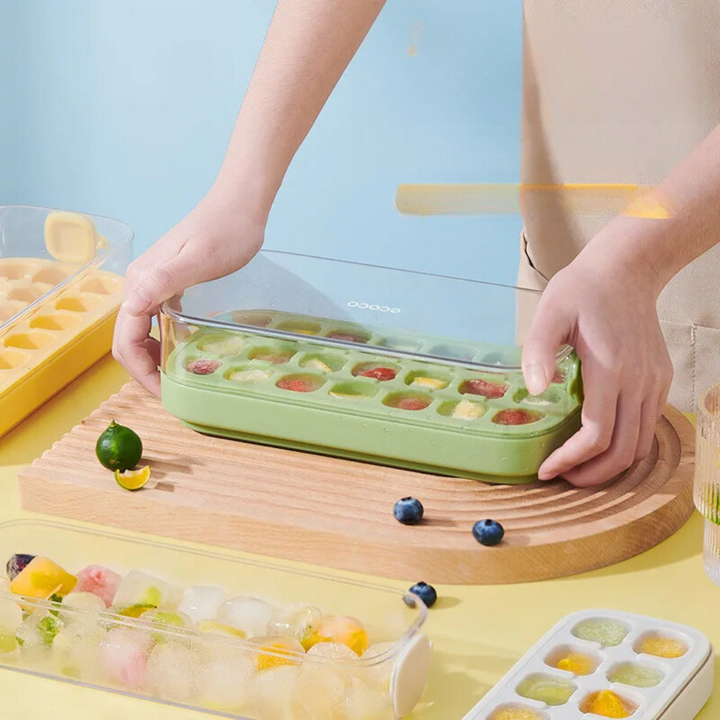 Praktische Eiswürfelbox für kühle Getränke bei Sommerpartys. Ideal für Haushalt und Barzubehör.