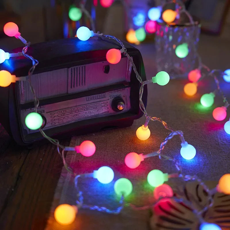 Stimmungsvolle LED Starlight Lichterkette im Wohnzimmer als Innenbeleuchtung & gemütliche Deko.
