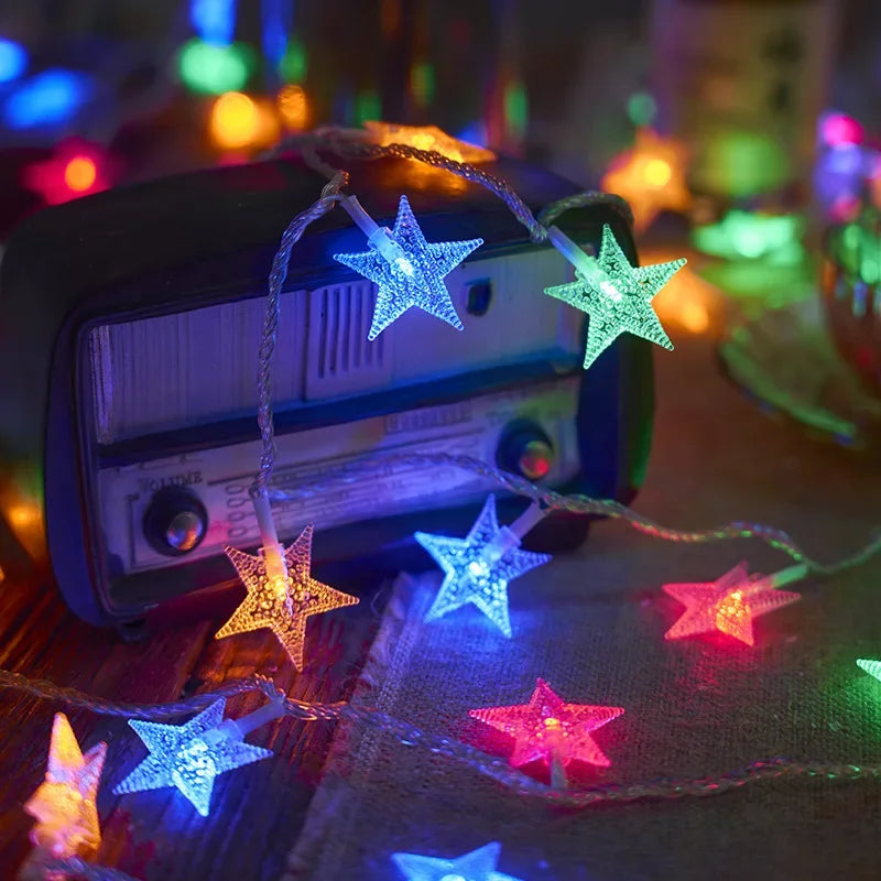 Vielseitige LED Starlight Lichterkette für jede Partydeko, Innen- & Außenbereich, schafft Sternenlicht-Atmosphäre.