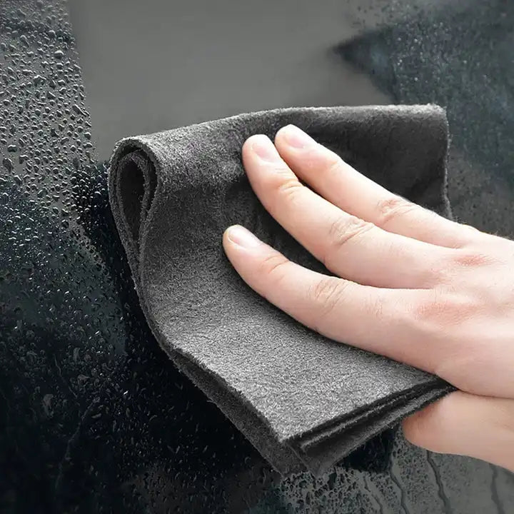 Umweltfreundliches, wiederverwendbares Mikrofaser-Putztuch für effektive, streifenfreie Reinigung.