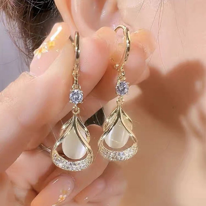 Magnetische Damenohrringe mit Germanium & Granat. Eleganter Wellness-Schmuck für den Alltag.