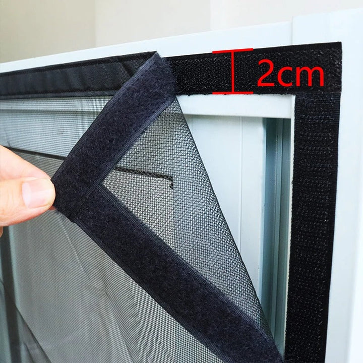 Einfach zu montierende Fliegengittertür mit Magnetverschluss; schützt zuverlässig vor Fliegen & Mücken; ideal für den Sommer.