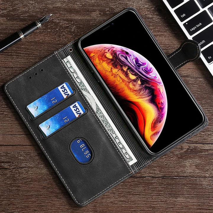 Vielseitiges iPhone Walletcase aus Leder in Rot, mit integrierten Kartenfächern und Magnetverschluss.