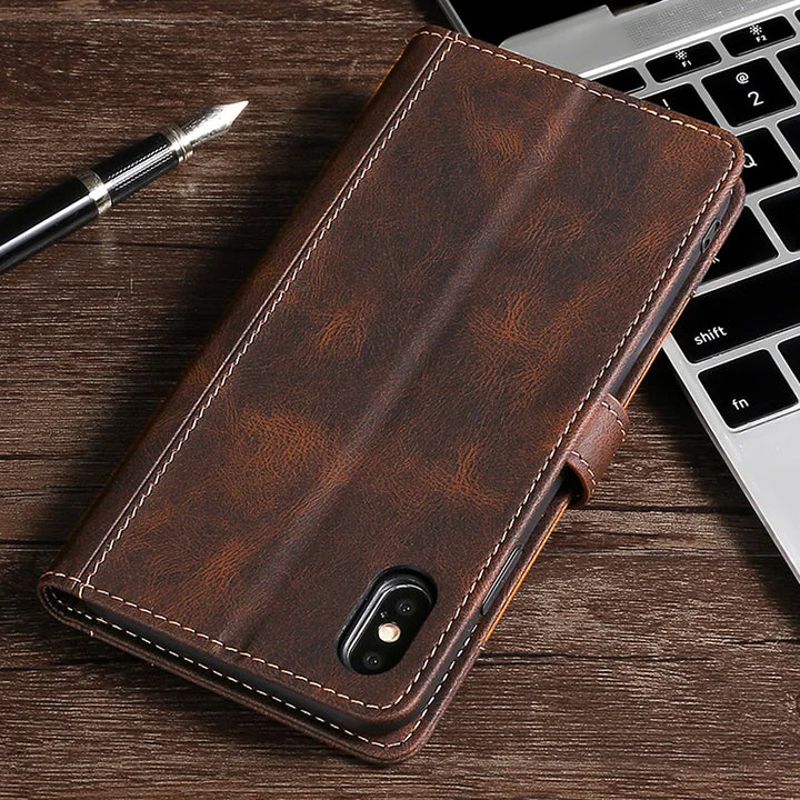 Blaue magnetische Flipcase für iPhone, aus Leder, mit Geldbörsenfunktion & zuverlässigem Rundumschutz.