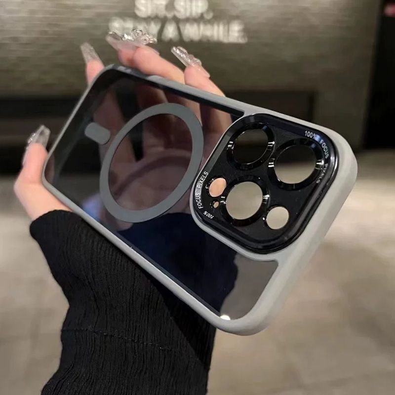 Premium magnetische iPhone Hülle. Transparentes Magsafe Cover für zuverlässigen Stoß- und Kratzschutz.