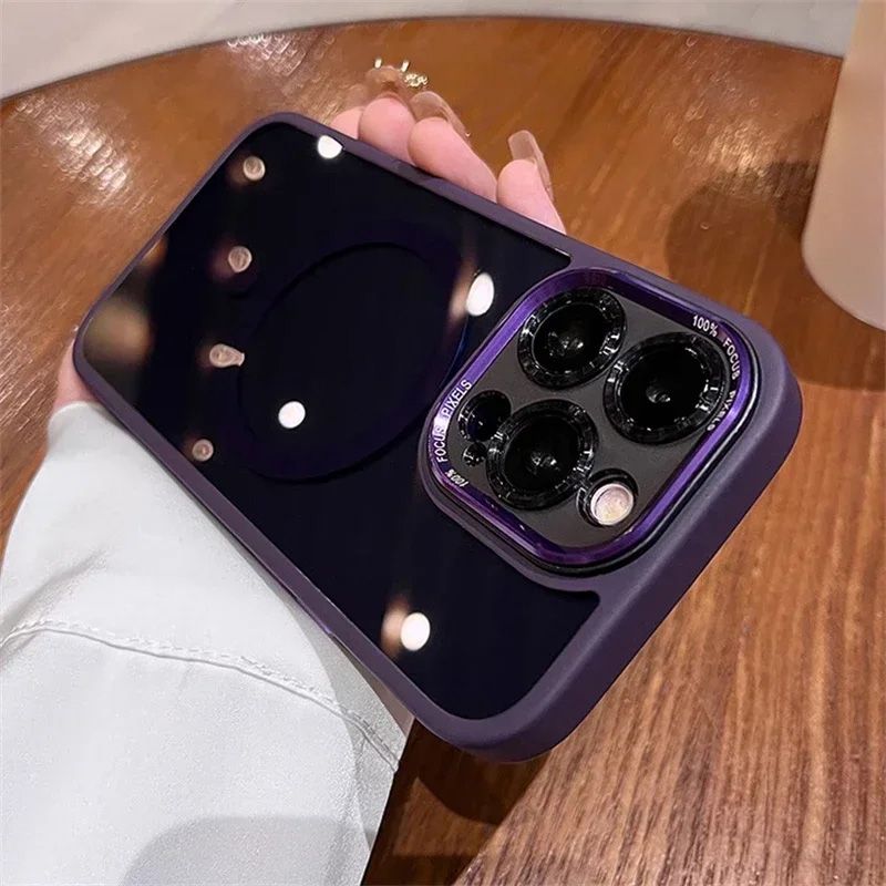 Stilvolle magnetische iPhone Hülle mit Magsafe. Stoßfeste Schutzhülle aus transparentem Material.
