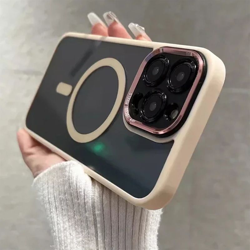 Hochwertige magnetische iPhone Hülle. Transparentes Magsafe Cover für zuverlässigen Stoßschutz.