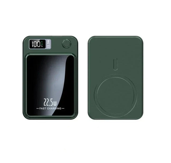 Magnetische kabellose Powerbank MagCharge Mini, grün, für schnelles, mobiles Laden von Smartphones unterwegs.