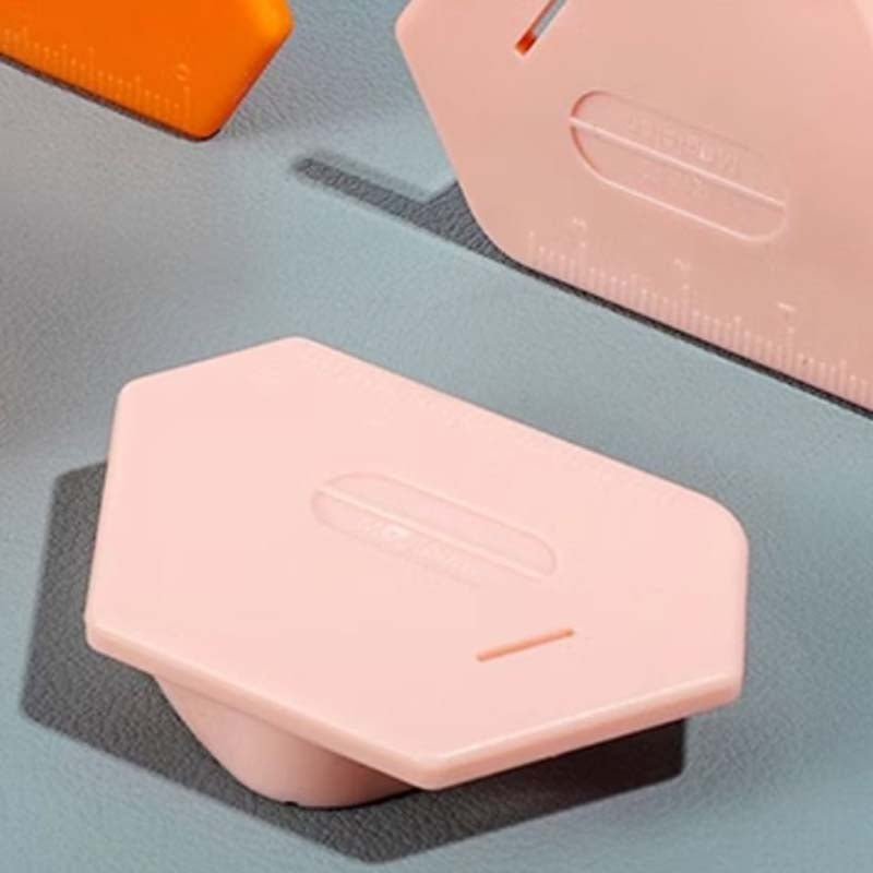 Robuste magnetische Nähhilfe aus Metall. Sorgt für präzise Stoffführung beim Nähen.