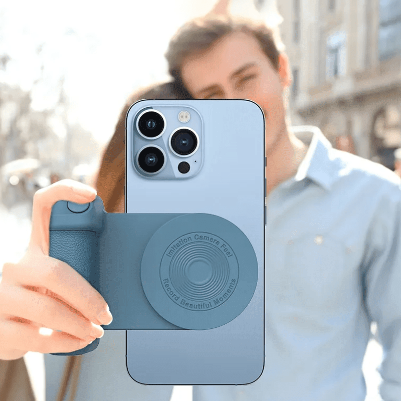 Handy-Griff mit Magnetbefestigung und kabelloser Bluetooth-Auslösung für perfekte Selfies.