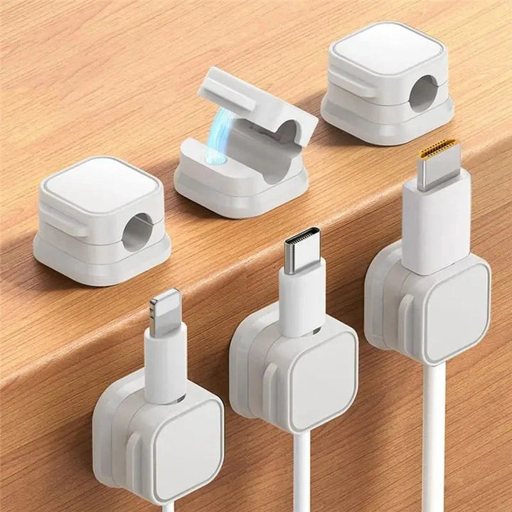 Elegantes MAGWIRE Kabelmanagement-Gadget: Starker Magnet hält USB- und Ladekabel sicher am Platz.