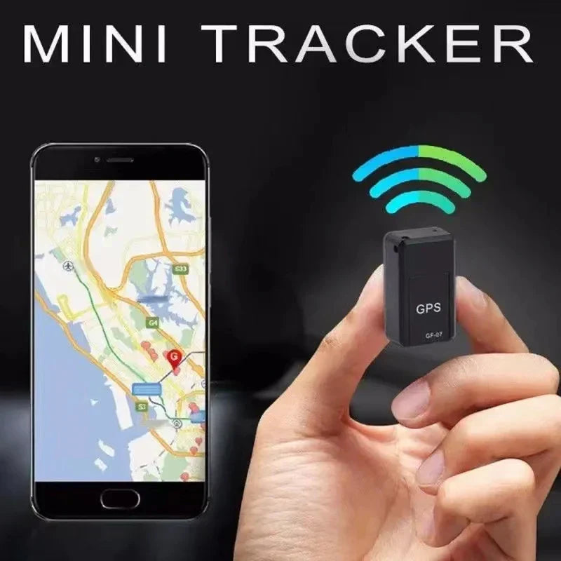 Magnetischer Mini-GPS-Tracker sicher unter dem Fahrzeug befestigt. Echtzeit-Ortung für Diebstahlschutz von Autos & Motorrädern.