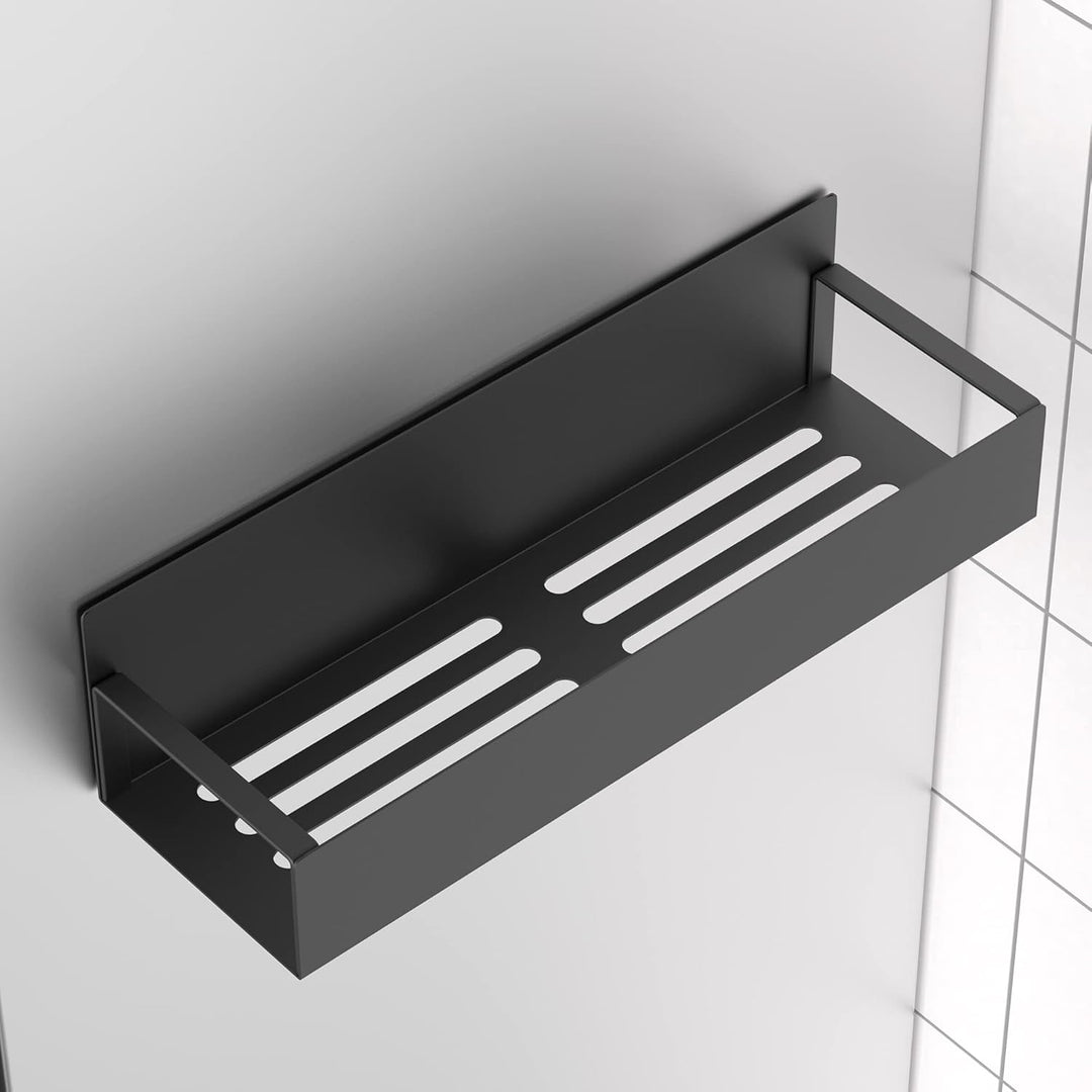 Elegantes schwarzes Metallregal als magnetischer Gewürzhalter. 4-teiliges Set für moderne Küchenorganisation.
