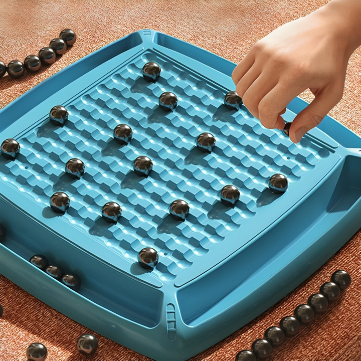 Magnetisches Schachspiel DenkKraft Pro, perfekt für Familie & Freunde. Robustes Strategiespiel für drinnen & unterwegs.
