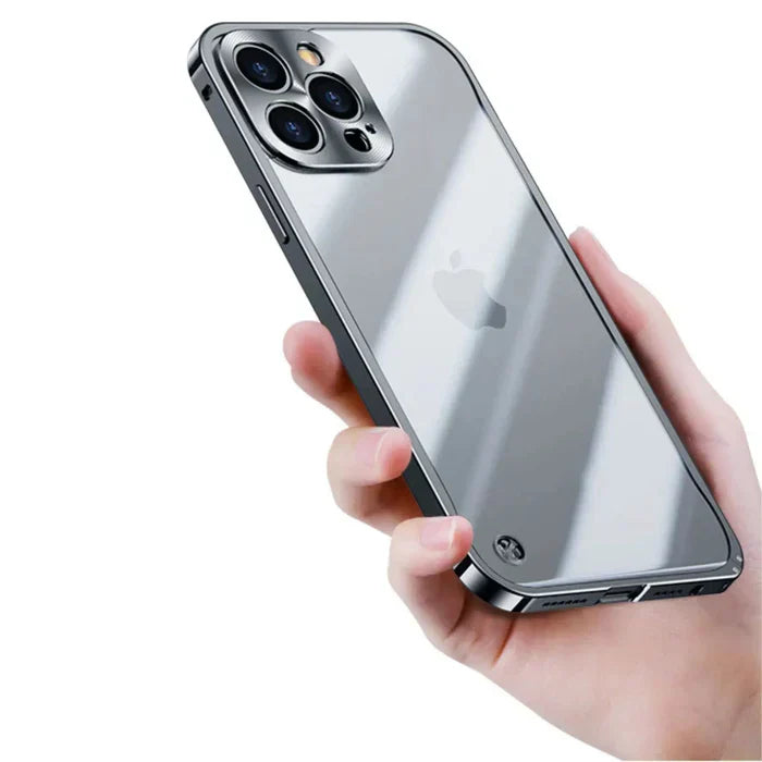 Stoßfeste & schlanke MagSafe Hülle für iPhone 15, transparentes Polycarbonat mit Metallrahmen.