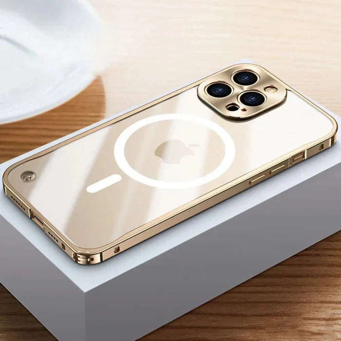 Transparente iPhone 15 MagSafe Hülle mit robustem Metallrahmen bietet optimalen Stoß- & Kratzschutz.