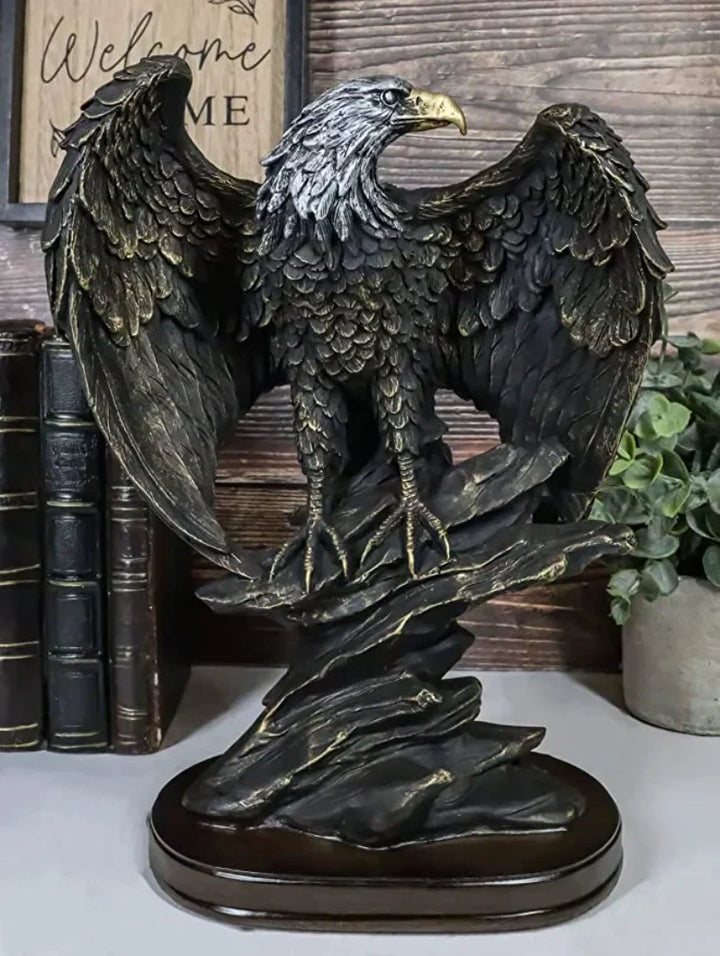 Majestätische Bronze Adler Skulptur; elegante Tierfigur für Wohnzimmer & Büro Dekoration.