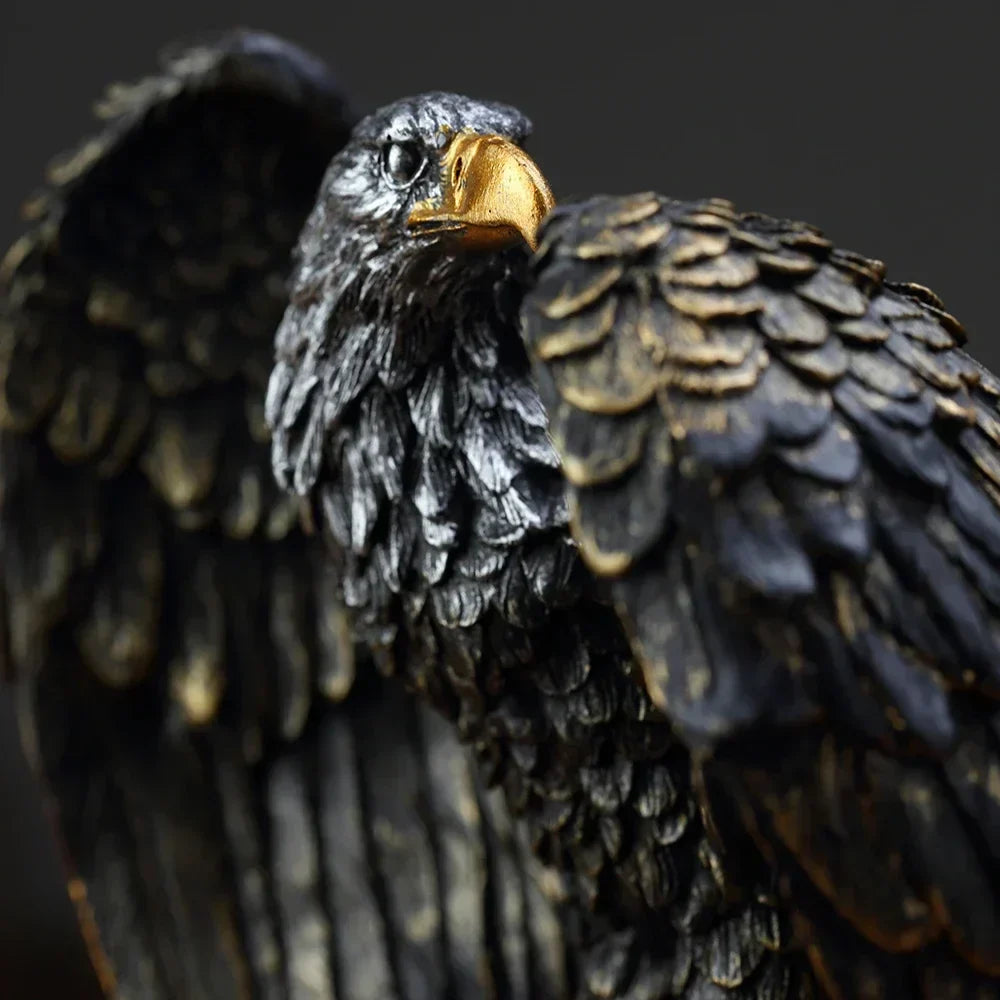 Künstlerische Bronze Adler Skulptur; ein zeitloses Meisterwerk für Liebhaber von Tierkunst.