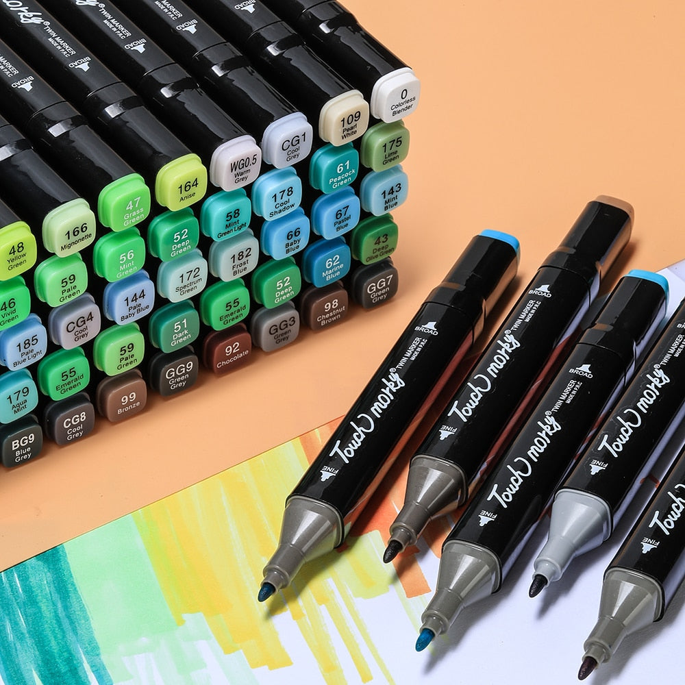 Farbenfrohe Anordnung des Manga Farbmarker Sets, bereit für Illustrationen, Zeichnen und Malen von Kunstwerken.