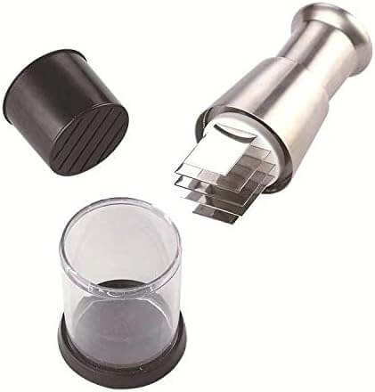 Robuster Edelstahl Gemüseschneider, ideal als Zwiebelschneider und vielseitiger Küchenhelfer.
