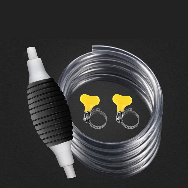 Ergonomische manuelle Umfüllpumpe FlexiPump für tropffreien & sicheren Flüssigkeitstransfer.