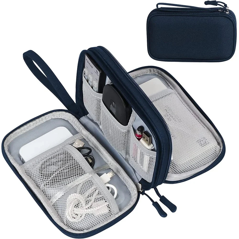 Drei kompakte Elektronik Organizer Taschen in Marineblau, Hellgrau & Schwarz. Wasserdicht & doppellagig.