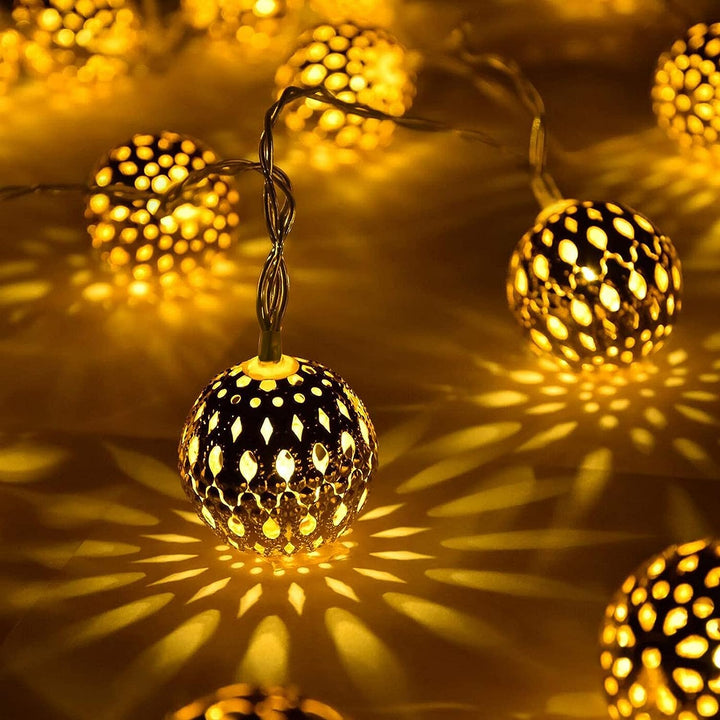 Marokkanische Solar-Lichterkette SunGlow für stimmungsvolle Gartenbeleuchtung; wasserdicht & umweltfreundlich.