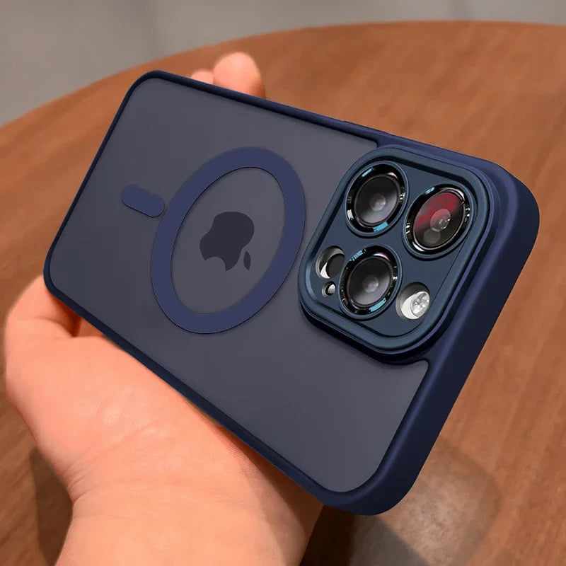 Umfassender Schutz: Matte Armour iPhone 14/15 Hülle mit MagSafe, Stoßschutz, Kamera & Anti-Fingerabdruck.