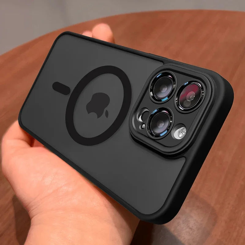 Matte Armour iPhone Hülle für iPhone 14/15 mit MagSafe, Stoßschutz, Kamera Schutz & Anti-Fingerabdruck.