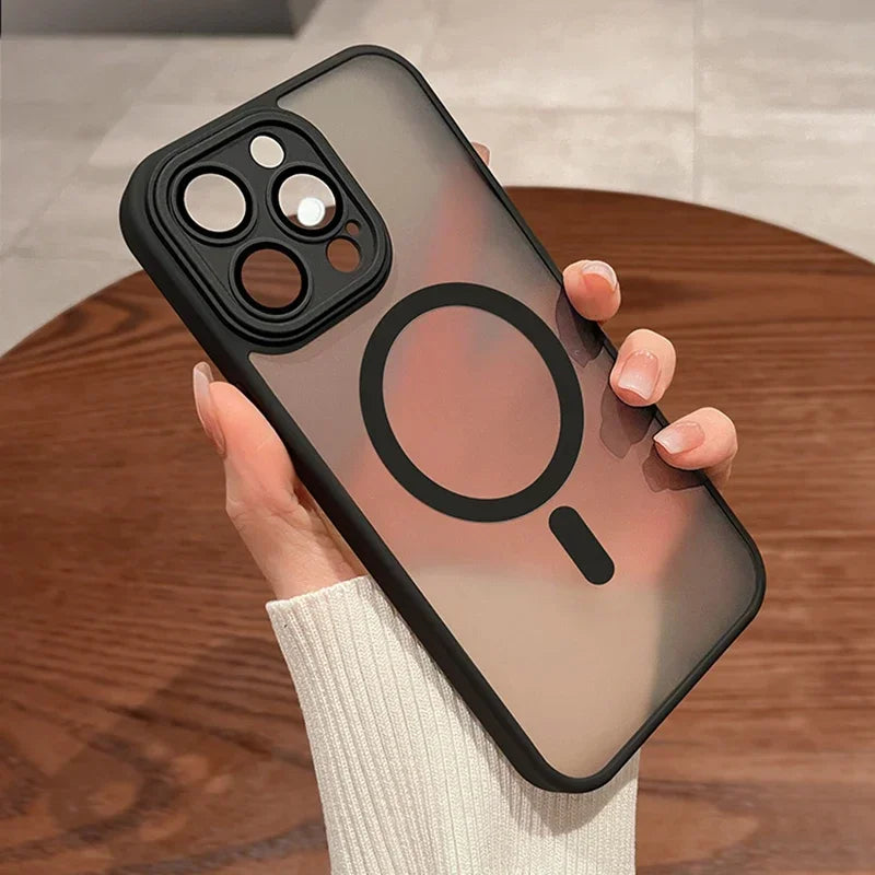 Robuste Matte Armour iPhone Hülle für iPhone 14/15 mit MagSafe, Stoßschutz & Anti-Fingerabdruck.