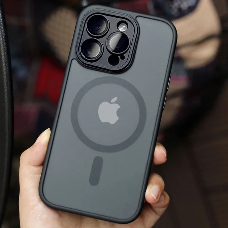 Matte MagSafe iPhone Hülle für iPhone 15 mit Stoßschutz, Kamera Schutz & kabellosem Laden.