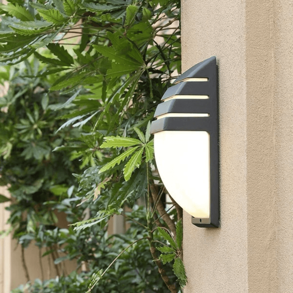 Elegante SHADORA LED-Außenlampe in Mattschwarz, ideal als Wandleuchte für Terrasse & Eingangsbereich.