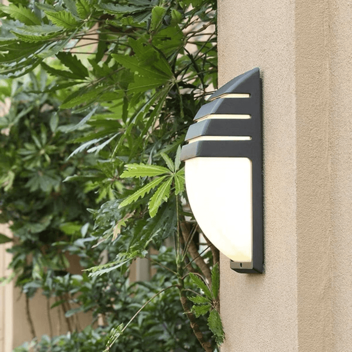 Elegante SHADORA LED-Außenlampe in Mattschwarz, ideal als Wandleuchte für Terrasse & Eingangsbereich.