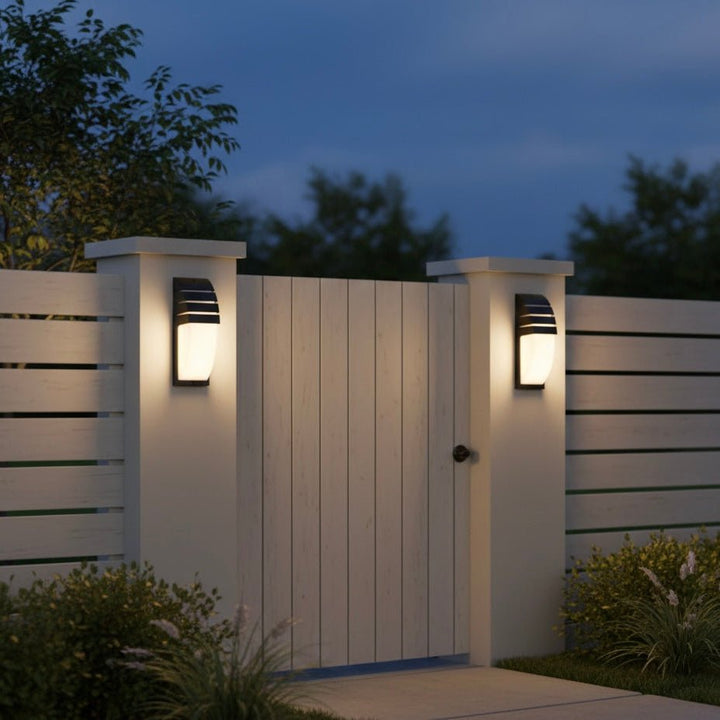 SHADORA LED-Außenwandleuchte, mattschwarz, aus robustem Material, wetterfest für jede Außenfläche.
