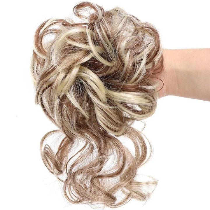 Schnelle Frisur: Messy Bun Haarteil für extra Volumen & eine schöne Fülle.