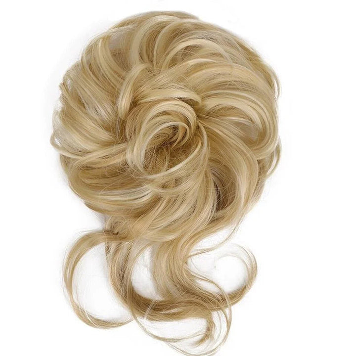 Einfacher Messy Bun: Haarteil für mehr Volumen & einen lässigen Style.