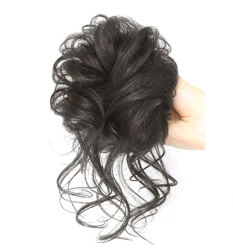 Messy Bun Haarteil für einen schnellen, eleganten Dutt mit viel Volumen.